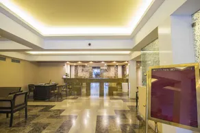 Palette Hotel Nisarga by CheckIn, Bhopal - Rezeption