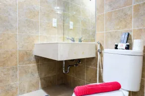 Cozy and Elegant 2BR Kemang Village Apartment - Salle de bain