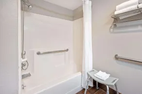 La Quinta Inn by Wyndham Caldwell - Bathroom