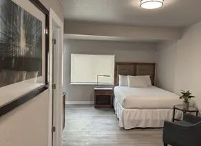 Longmont Lodge & RV Park - Room