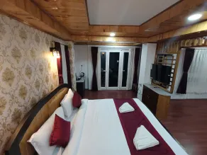 Rufina Greenland Premiere - Room