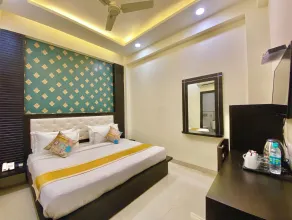 Green View By Green Tree - Behind Pramarth Niketan - Room