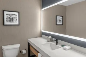 DoubleTree by Hilton Dayton Fairborn - Salle de bain