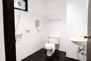 Yindee Court Hotel - Bathroom