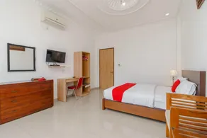 RedDoorz Syariah near Lahat Station - Chambre