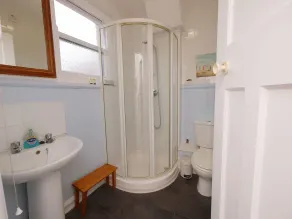 The Five Bells, Eastry - Bathroom