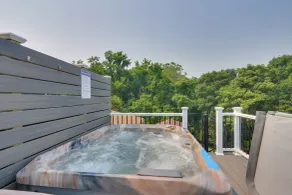 Harpers Ferry Home w/ Private Pool & Hot Tub! - Intérieur