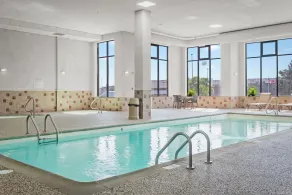 Elevation Inn & Suites, Trademark Collection by Wyndham Downtown Rapid City- Walking Distance To The Monument - Piscine