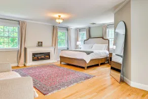 Serene Hudson Valley Escape w/ Pool & Grill - Interiör
