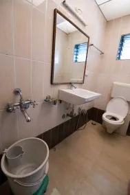 Umbrella Inn - Bathroom