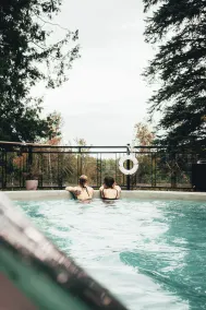 Le Montagnard – Auberge/Hôtel & chalets - Piscine