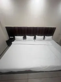 The Byke Express - Mahakal Residency Pan India Pure Veg Hotel Chain - Chambre