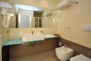 Noha Suite Hotel - Bathroom
