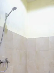 Hotel O Mantari Guesthouse - Bathroom