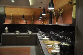 Pride Biznotel Manjusar Vadodara Near Sokhda Lake - Restaurant