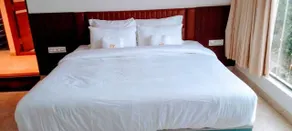 Hotel Amulya Royal Inn - Room