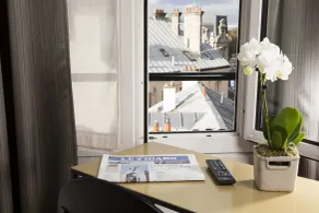 A l'Hôtel Des Roys - Room