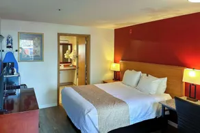 Econo Lodge Edmonds North Seattle - Room