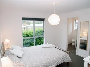 Do Drop Inn - 12 Guests | 4 Bedrooms | 6 Beds | 2 Bathrooms - Master Bedroom: Queen bed, Bedroom 2: Queen bed, Bedroom 3: 2 Sets of Bunk beds, Bedroom 4: 2 Sets of Bunk beds - Chambre