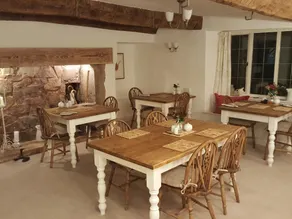 Steps Farmhouse B&B - Restaurant