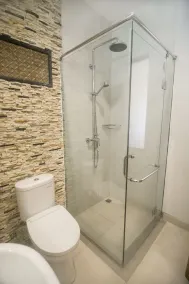 Ndalem Nuriyyat Villa, Spa & Skin Care - Bathroom
