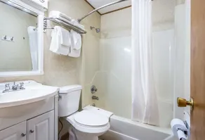Northway Inn Queensbury - Lake George - Baño