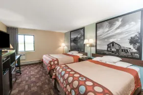 Super 8 by Wyndham Luverne - Room