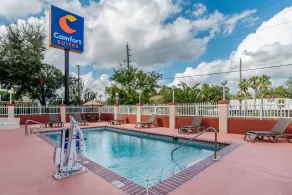 Comfort Suites Jacksonville Airport - Pool