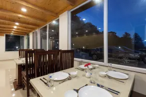 Hotel Wild Wood - 5 Minutes Walk to Mall Road - Restaurant