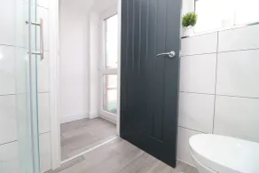 Modern Guesthouse, Fast Wi-Fi, Street Free Parking, Central, Fully Equipped - Bathroom
