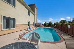 Quality Inn & Suites Terrell - Piscine