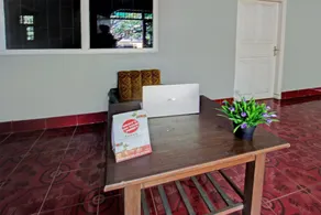 SPOT ON 92973 Madani Syariah Guesthouse - Reception