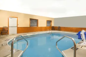 Super 8 by Wyndham Mason City - Piscine