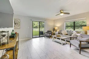 10 Mi to Navarre Beach! Waterfront Rental w/ Pool - Interiør
