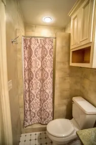 McMillan Inn - Bathroom