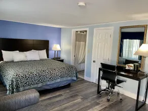 Beacon Inn & Suites - Room