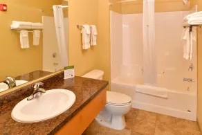 AmericInn by Wyndham Fargo Medical Center - Salle de bain