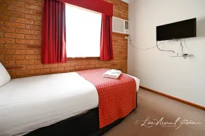 Narrandera Club Motor Inn - Room
