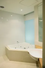 The Waves Apartments - Bathroom