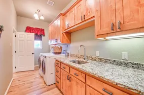 Farm Retreat w/ Furnished Patio: 12 Mi to Mckinney - Interiör