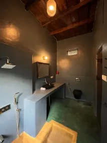 KaatiKaadu - Bathroom