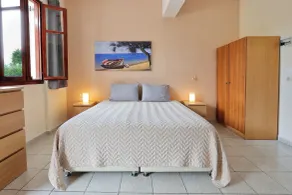 Ballas Apartments - Chambre