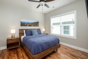 Downtown Brevard 5BR Retreat & Cyclists Dream - Værelse