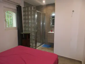 Apartamento moderno con terraza, aire acondicionado y aparcamiento privado en L'Estartit - ES-323-8 - Habitación