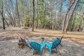 Balcony & Forest Views: Cabin in Pioneer! - Interiör
