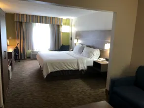 Holiday Inn Express and Suites Pikeville by IHG - Zimmer