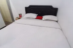 Hotel O D'harjo Guesthouse - Habitación