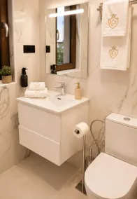 Luxury Cubelles Aparthotel - Badezimmer
