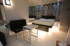 One Serenata Hotel Bacoor - Room