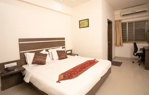 Compact Tea Square - Room